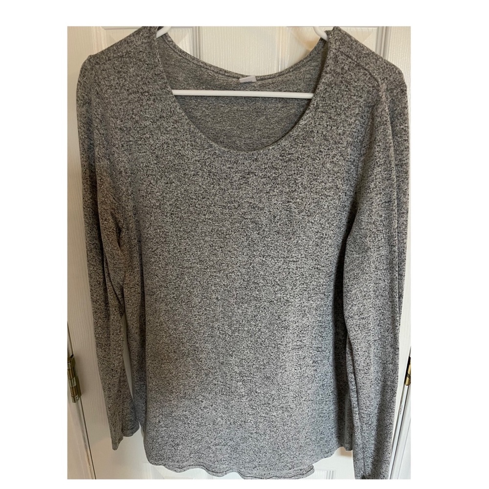 Light weight heather gray knit top